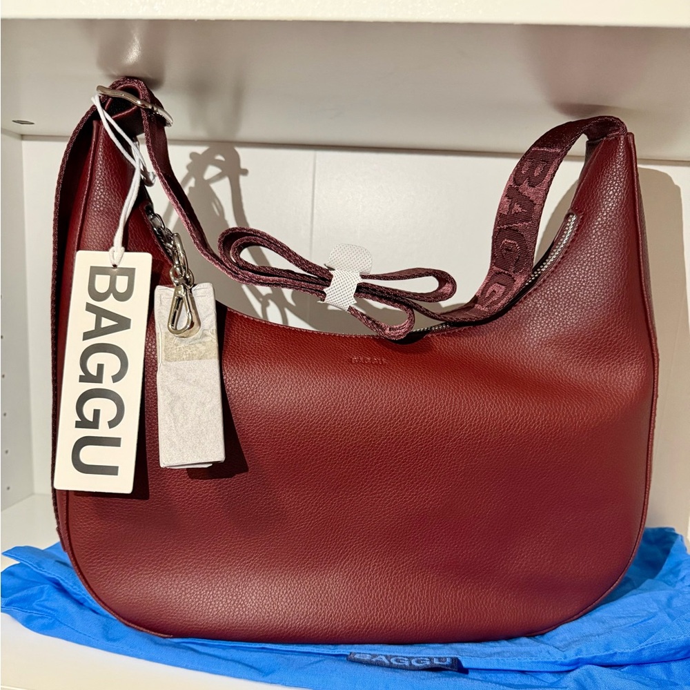 BAGGU Recycled Leather Medium
Crescent Bag